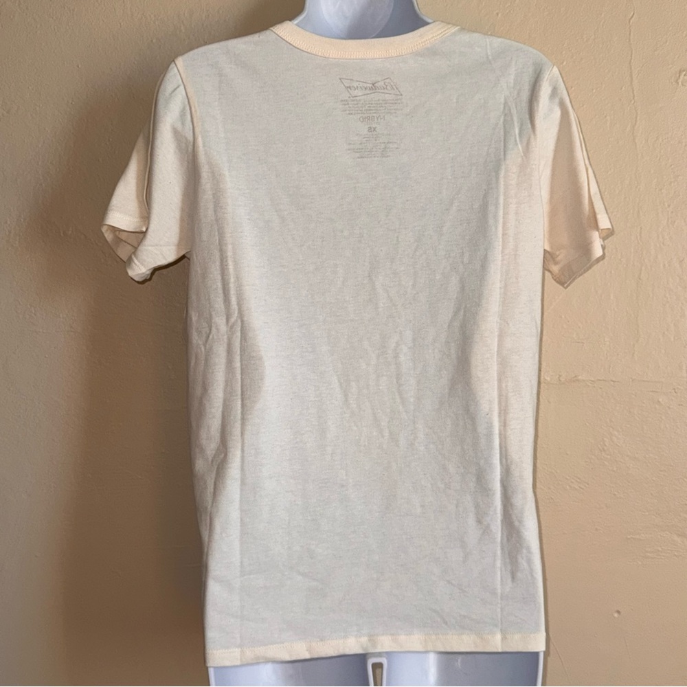 NWT Budweiser, lightweight, graphic T-shirt. - Picture 5 of 6